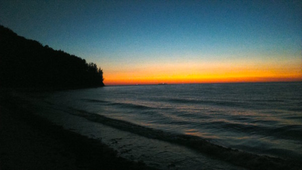 Plaża w Orłowie przed wschodem Słońca. W tle słynny gdyński klif. Fot Marek Ścibior